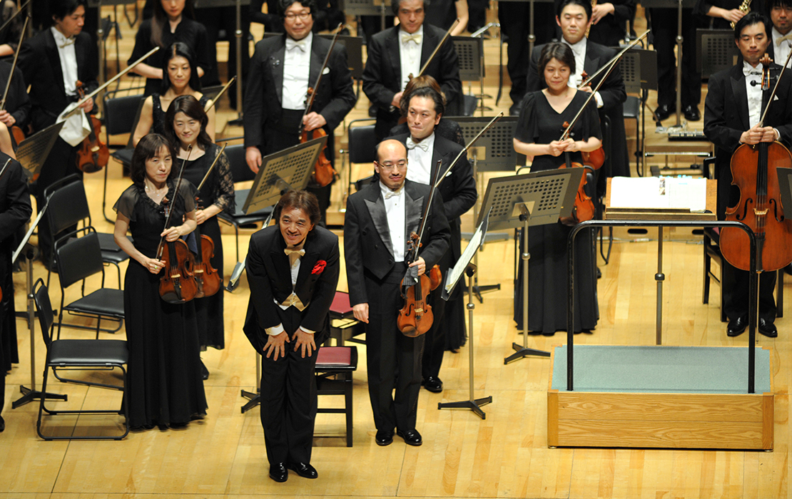 宮本文昭が初代音楽監督に就任演奏会シーン